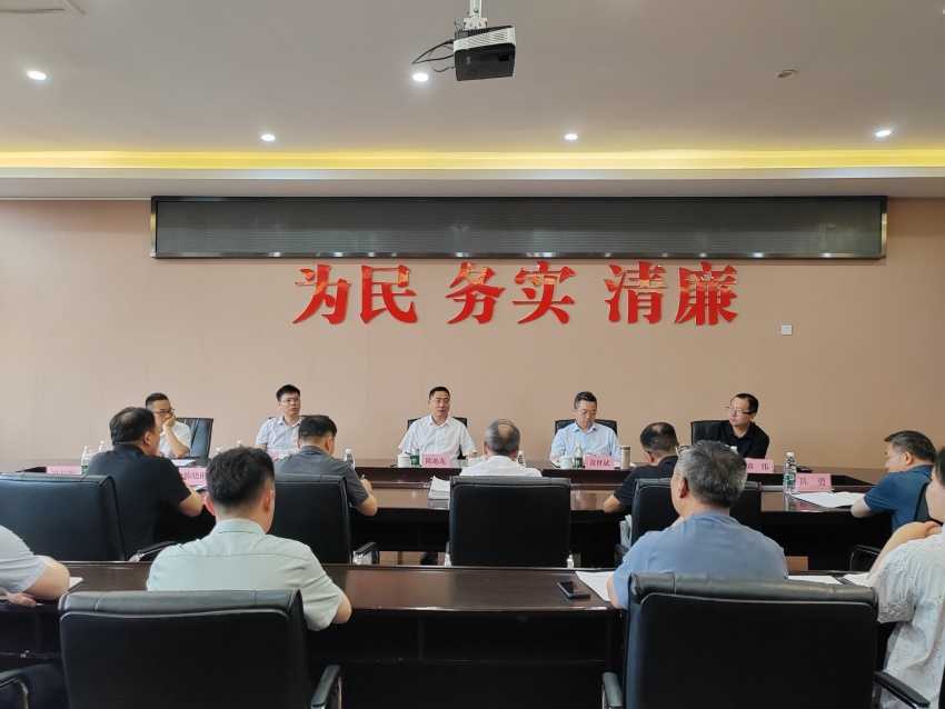 市药监局党组书记、局长陈地龙带队到学校调研指导工作
